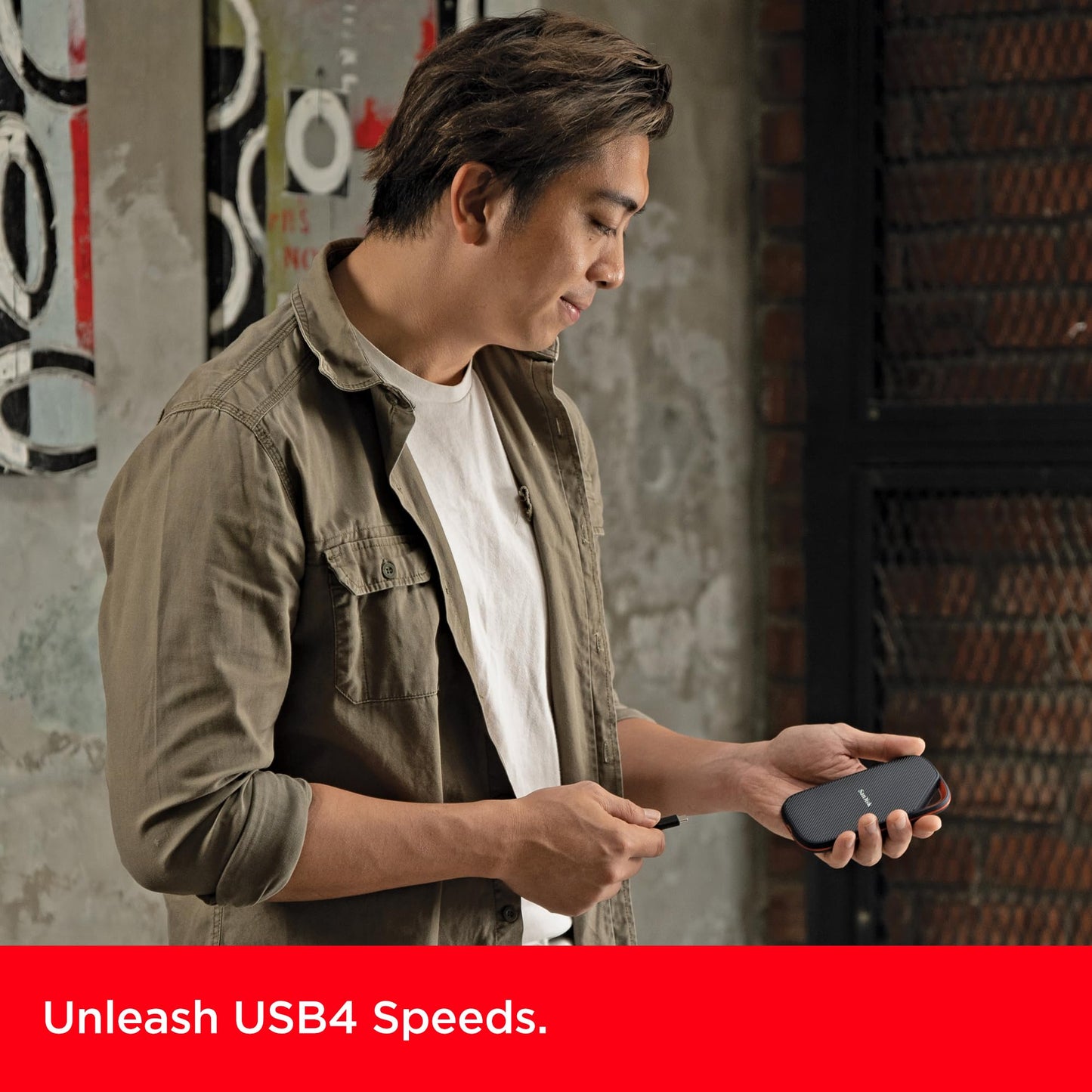 SanDisk Extreme PRO Portable SSD with USB4, Up to 3800 MB/s Read and 3700MB/s Write, USB-C, USB 3.2, Backwards Compatible, IP65 Water and Dust Resistance (SDSSDE82-G25)